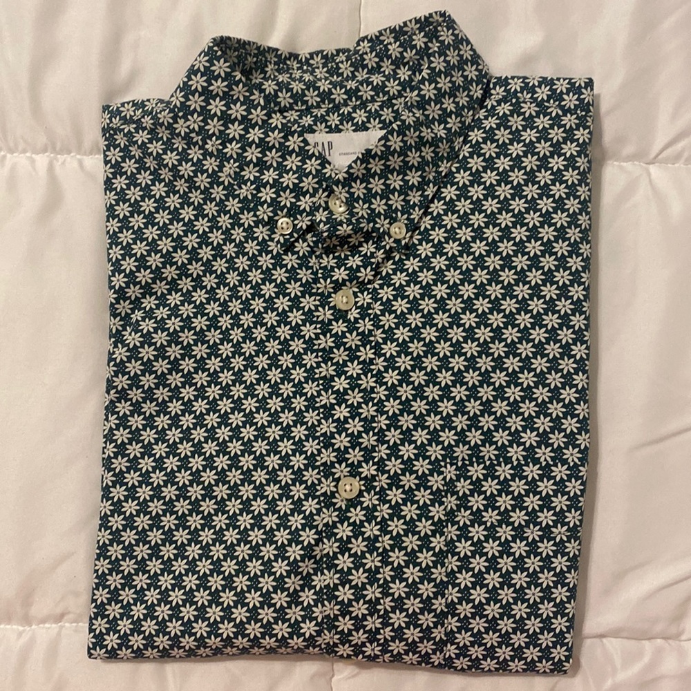 GAP Men’s short sleeve button down collared shirt green & white flowers M Tall